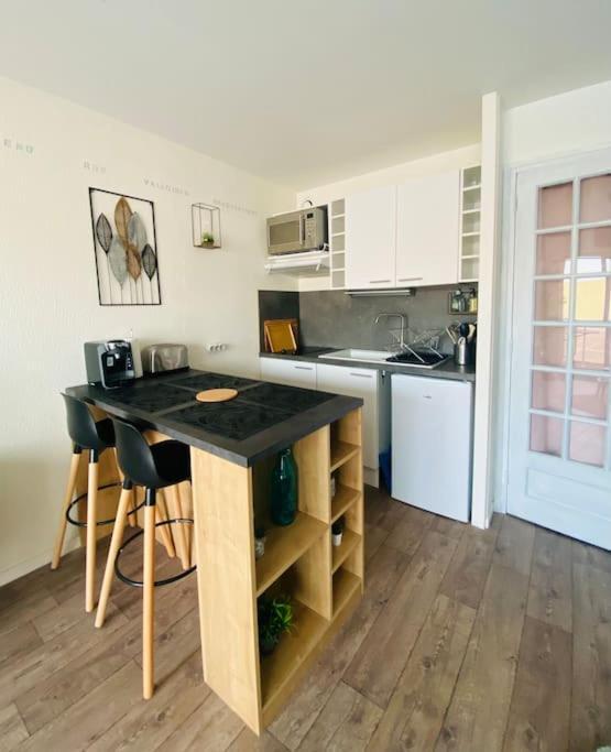 Studio Entre Mer Et Dunes Avec Balcon Vue Laterale Mer 50M Plage Pour 3 Pers Wifi Menage Compris Fort-Mahon-Plage Exterior photo
