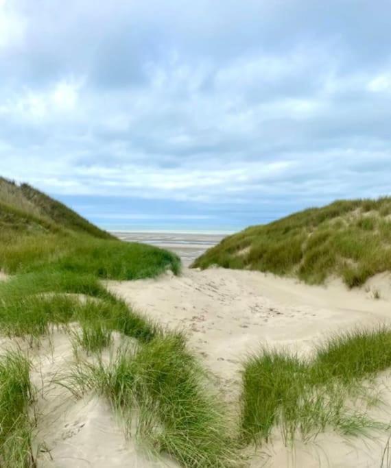 Studio Entre Mer Et Dunes Avec Balcon Vue Laterale Mer 50M Plage Pour 3 Pers Wifi Menage Compris Fort-Mahon-Plage Exterior photo